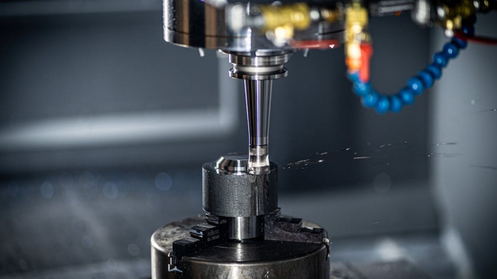 Кейс: продажа станка с ЧПУ после ликвидации цеха в Санкт-Петербурге — Close-up of CNC machine in action, showcasing precision engineering and industrial equipment.