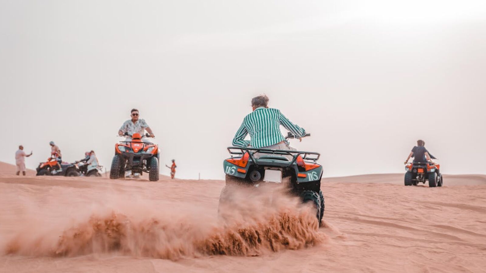 Кейс: продажа квадроцикла после сезона в Санкт-Петербурге — Capture the thrill of an ATV ride through scenic desert dunes under bright sunlight.
